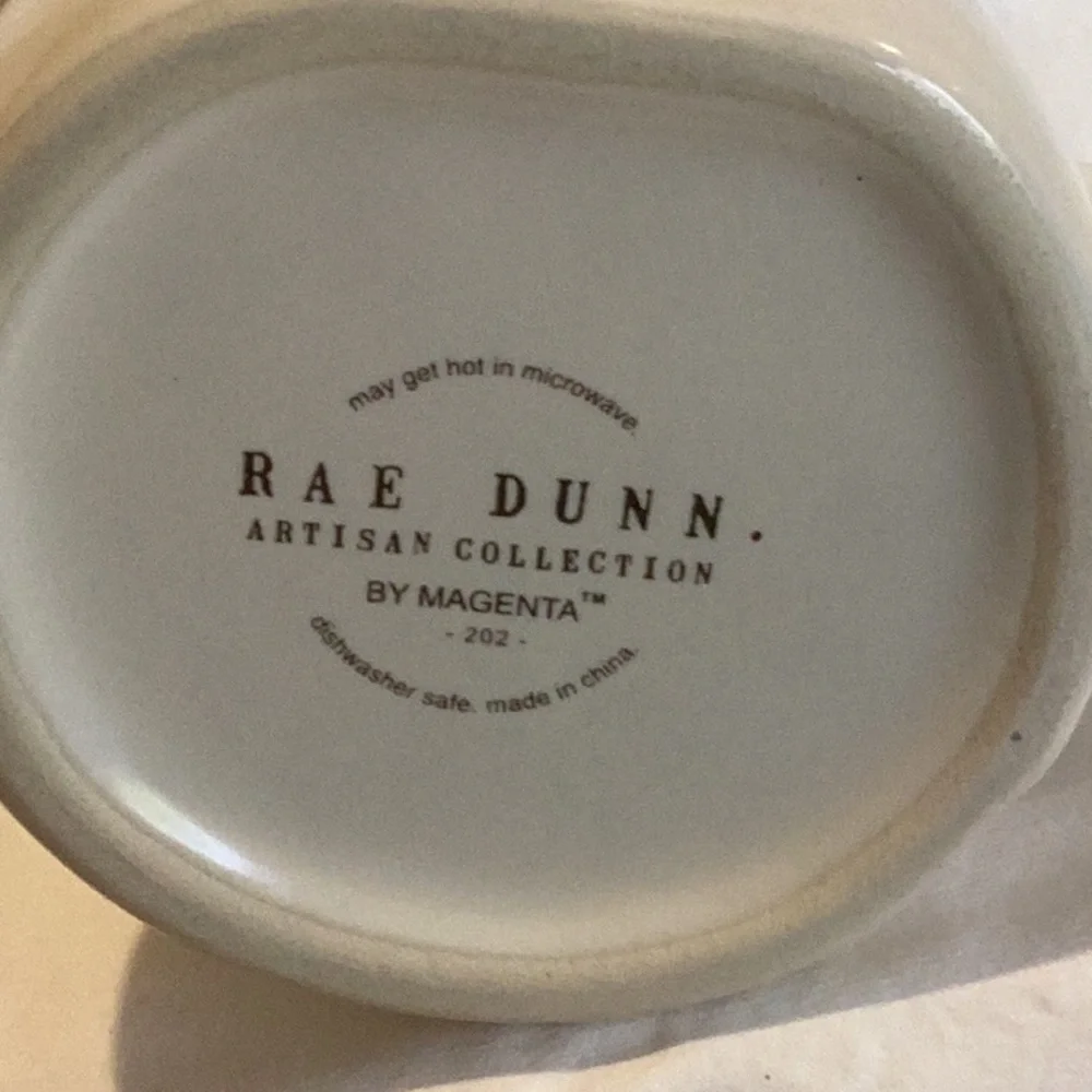 EUC - Rae Dunn PEPPERMINT KISSES Mug